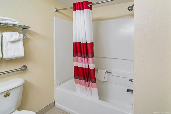 Hotel Red Roof Suites Fayetteville-Fort Bragg